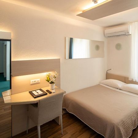 Hotel Campione บิซโซน ภายนอก รูปภาพ