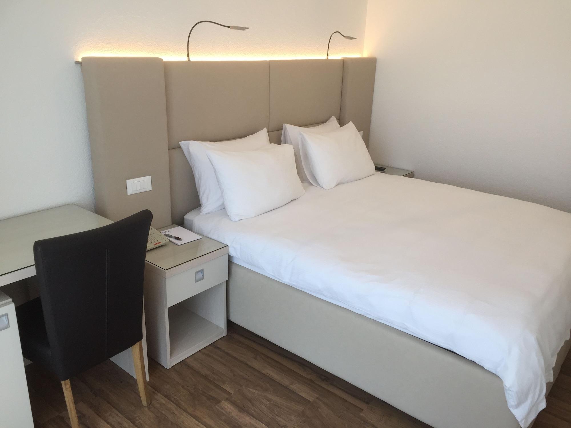 Hotel Campione บิซโซน ภายนอก รูปภาพ