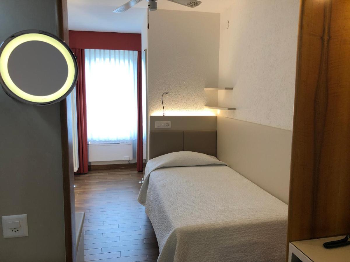 Hotel Campione บิซโซน ภายนอก รูปภาพ