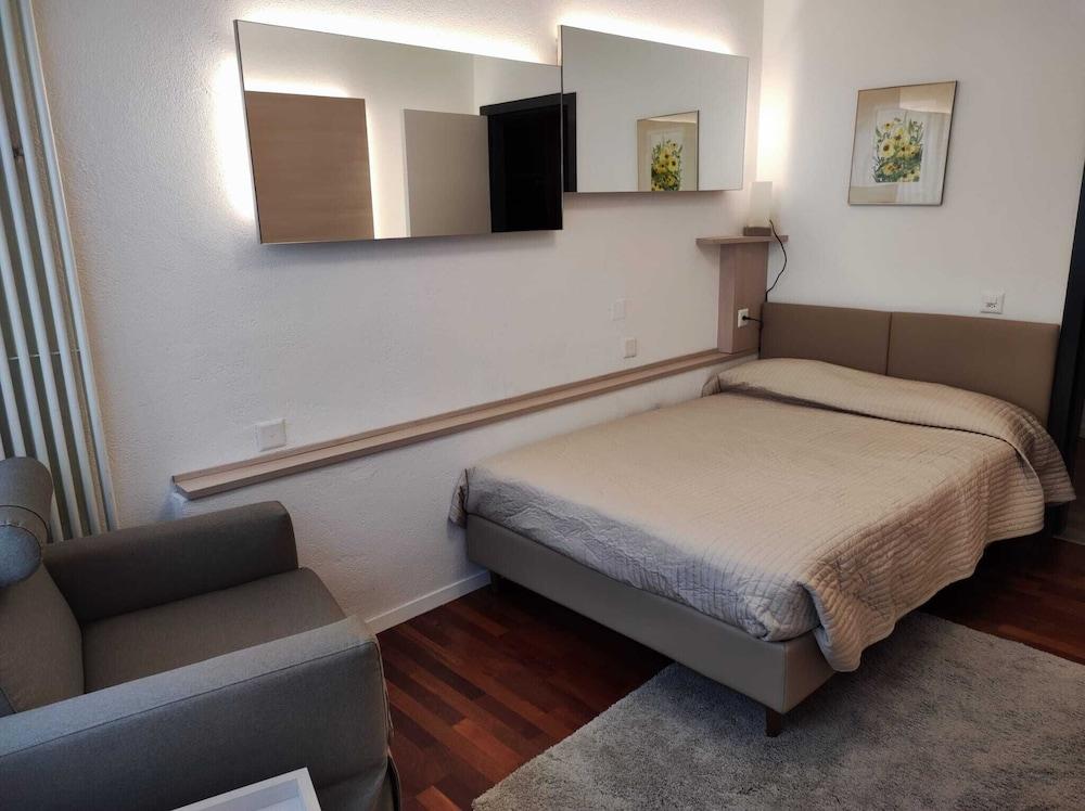 Hotel Campione บิซโซน ภายนอก รูปภาพ