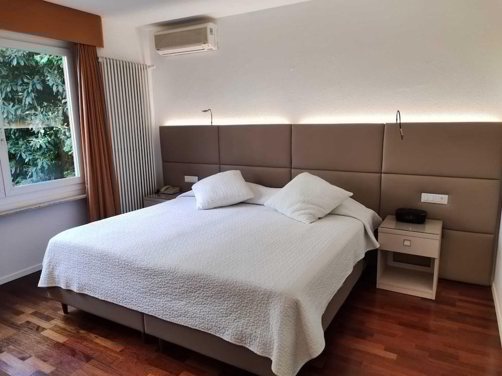 Hotel Campione บิซโซน ภายนอก รูปภาพ