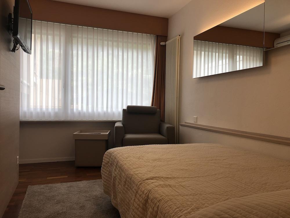 Hotel Campione บิซโซน ภายนอก รูปภาพ