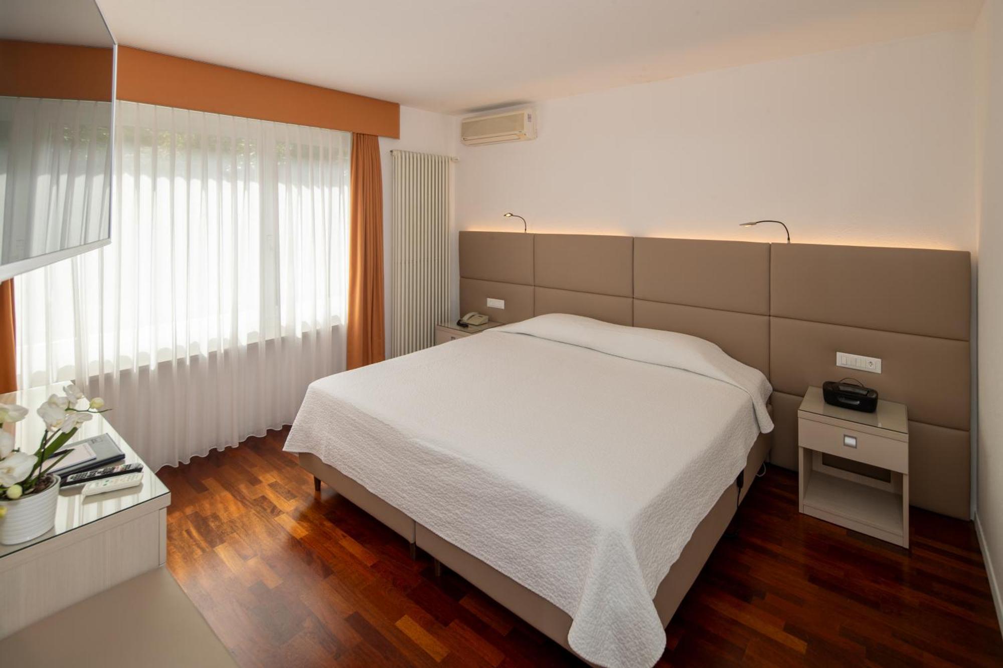 Hotel Campione บิซโซน ภายนอก รูปภาพ