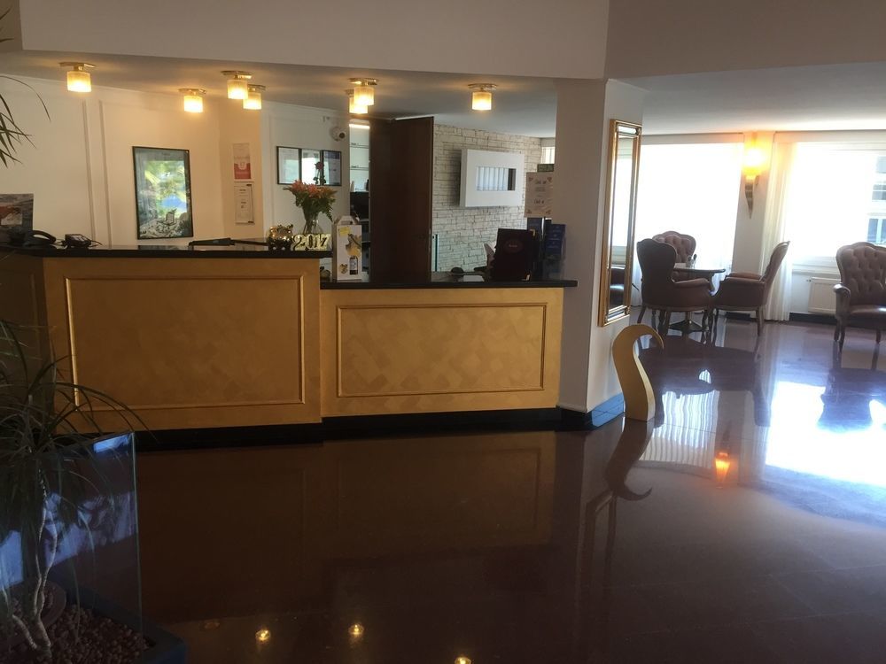 Hotel Campione บิซโซน ภายนอก รูปภาพ