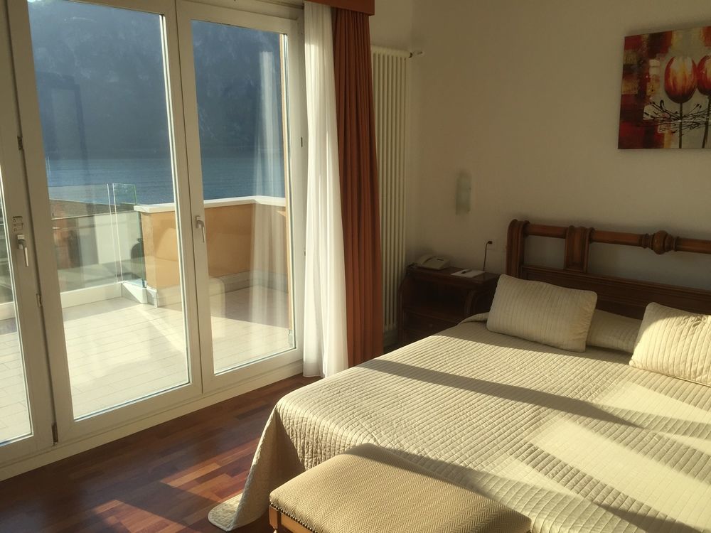 Hotel Campione บิซโซน ภายนอก รูปภาพ